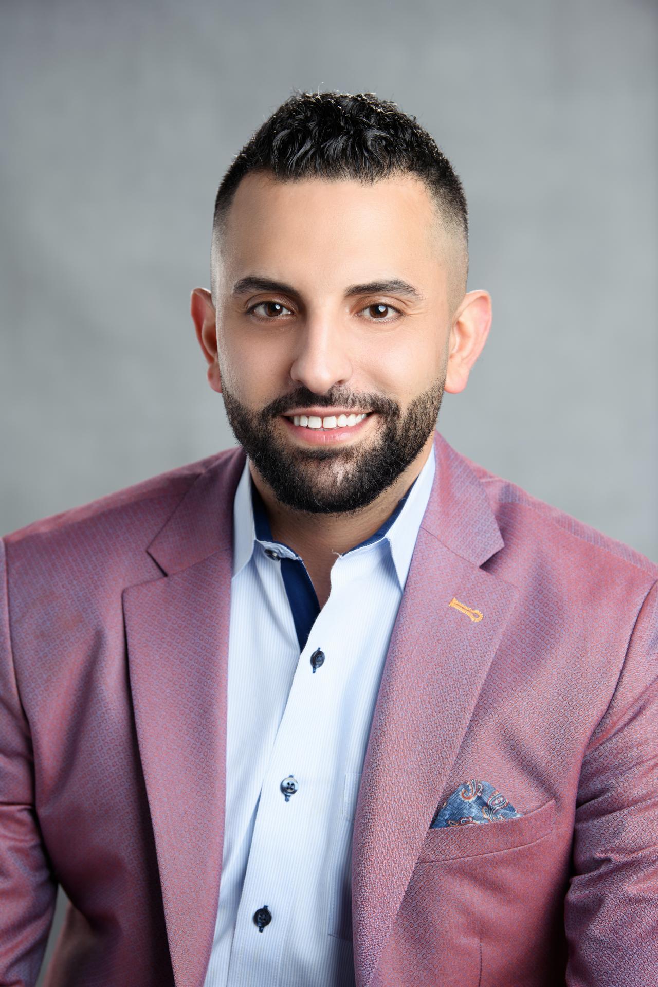 Mike, Eldirani